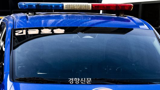 윤석열 대통령을 태운 호송차량이 18일 서울 마포구 서울서부지방법원으로 들어서고 있다. 한수빈 기자