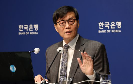 이창용 한국은행 총재가 지난달 25일 서울 중구 한국은행에서 열린 금융통화위원회 금리 결정에 대한 기자간담회에서 발언하고 있다. 사진공동취재단