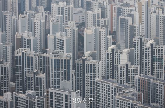 서울 도심 아파트 단지가 뿌옇게 보이고 있다. 성동훈 기자