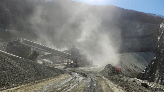 부산시는 골재 생산 과정에서 파쇄 및 선별시설을 설치·운영하면서 비산먼지를 다량 배출하는 사업장 등 미세먼지 불법 배출 사업장 27곳을 적발했다. 부산시 제공