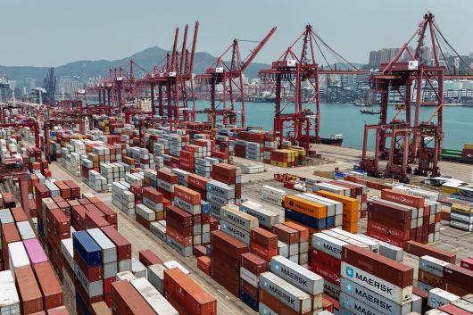 지난 3일 홍콩 콰이칭항에 수출 컨테이너가 쌓여있다.  로이터연합뉴스