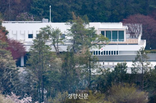 16일 경찰 비상계엄 특별수사단이 압수수색에 나선 서울 용산구 한남동의 공관촌. 이곳에는 경호처장 공관과 윤 전 대통령이 사용하던 관저가 있다. 문재원 기자