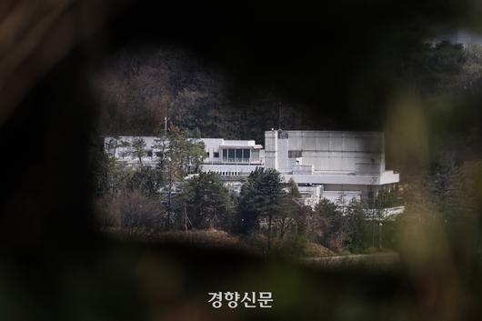 윤석열 전 대통령의 파면 이후 서울 용산구 대통령 관저 퇴거가 미뤄지고 있던 지난 8일 한남동 대통령 관저의 모습. 이준헌 기자