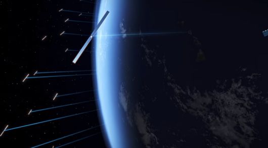 지구 저궤도를 도는 다수의 우주 태양광 발전소에서 지상으로 전력을 공급하는 상상도. 애더플럭스 제공