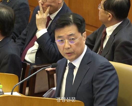 홍장원 전 국정원 1차장이 지난 2월 서울 종로구 헌법재판소에서 열린 윤석열 당시 대통령 탄핵심판 10차 변론에 증인으로 출석해 발언하고 있다. 헌법재판소 제공