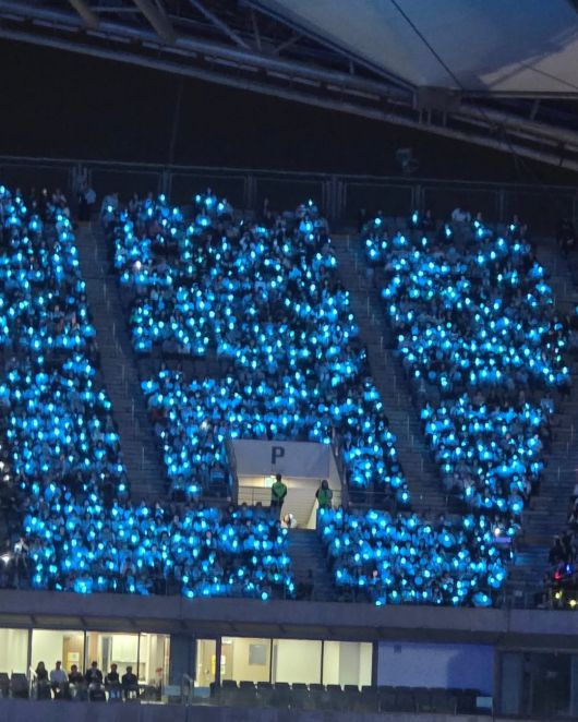 그룹 지오디(god)의 리더 박준형이 자신의 인스타그램에 올린 지난달 30일 서울 상암월드컵경기장 객석의 지오디 팬들. 박준형 인스타그램