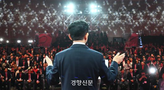 김문수 국민의힘 대선 후보가 3일 경기 일산 킨텍스에서 열린 제5차 전당대회에서 최종 후보로 확정된 뒤 수락연설을 하고 있다. 2025.5.3박민규 선임기자