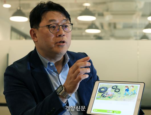 영어 리딩 프로그램 ‘리딩앤’을 서비스하고 있는 김성윤 아이포트폴리오 대표가 지난 3월28일 서울 중구의 사무실에서 경향신문과 인터뷰를 하고 있다. 서성일 선임기자