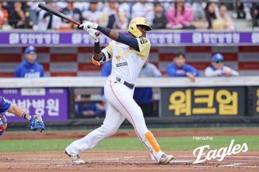 한화 에스테반 플로리얼이 6일 대전 한화생명 볼파크에서 열린 삼성전에서 타겨하고 있다. 한화 이글스 제공