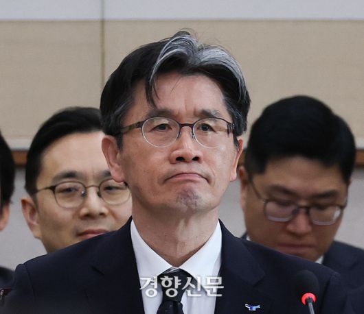 오동운 공수처장이 지난 1월7일 국회 법제사법위원회 전체회의에 출석해 무거운 표정을 하고 있다. 성동훈 기자