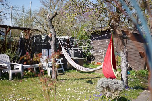 독일 카를스루에  ‘라인슈트란트지들룽 클라인가르텐(도시 텃밭)’ 단지에 오두막과 해먹, 의자 등이 설치돼 있다. 텃밭을 분양받은 주민들이 자신의 텃밭 공간에 만든 시설이다. 진정은씨 제공