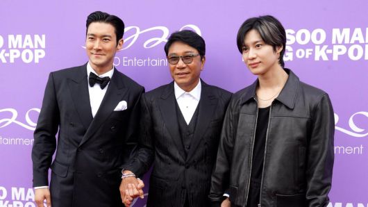 12일(현지시간) 미국 캘리포니아주에서 열린 다큐멘터리 <이수만 : 킹 오브 K팝> 프리미어 시사회에 참석한 슈퍼주니어 최시원, 이수만, 샤이니 태민. A2O엔터테인먼트 제공