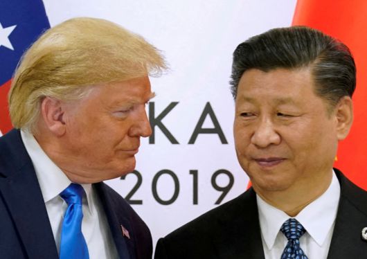 2019년 일본 오사카에서 열린 G20 정상회의에서 만난 도널드 트럼프(왼쪽) 미국 대통령과 시진핑 중국 국가 주석 / 로이터