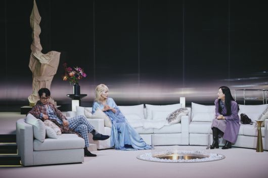 헤다 가블러의 남편 예르겐 테스만(김명기 배우), 헤다(이혜영 배우), 헤다의 옛 친구 엘브스테 부인(송인성 배우)(왼쪽부터).