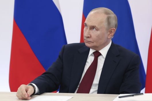 블라디미르 푸틴 러시아 대통령이 19일(현지시간) 소치 시리우스에서 열린 인재 및 성공 재단 이사회에 참석하고 있다. AFP연합뉴스