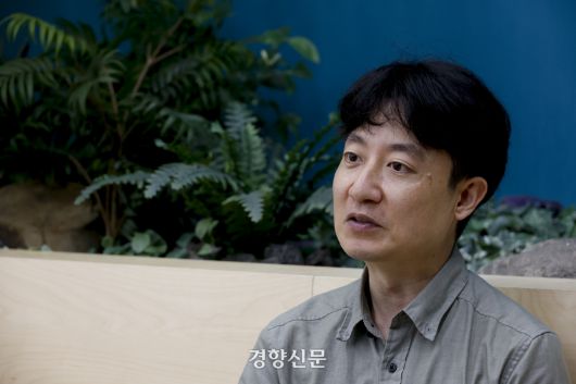 우동걸 국립생태원 박사가 16일 서울 중구 경향신문사에서 산불로 인한 야생동물 피해와 관련한 인터뷰를 하고 있다. 문재원 기자