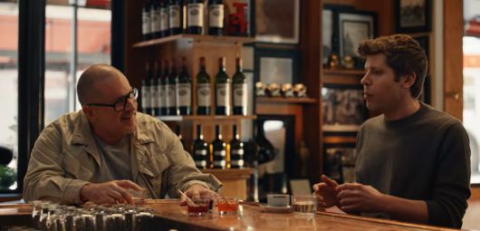 오픈AI가 유튜브 공식 채널에 공개한 영상 속에서 샘 올트먼 오픈AI 최고경영자(CEO·오른쪽)이 애플의 디자인 총괄이었던 조너선 아이브와 그의 인공지능(AI) 기기 스타트업 ‘IO’에 관해 이야기하고 있다. 유튜브 갈무리