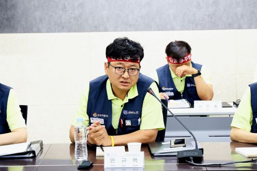 29일 열린 한국지엠 노사 1차 임금 교섭에서 안규백 금속노조 한국지엠지부장이 발언하고 있다. 한국지엠 노조 제공