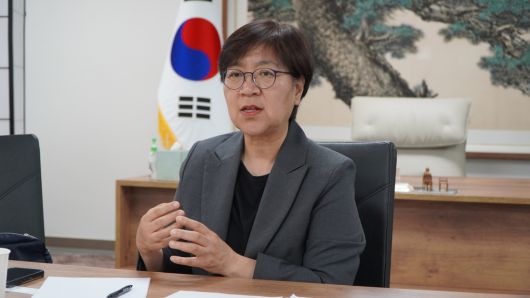 정은경 더불어민주당 중앙선대위 총괄선대위원장이 지난달 30일 서울 여의도 민주당사에서 인터뷰를 하고 있다. 더불어민주당 중앙선대위 제공