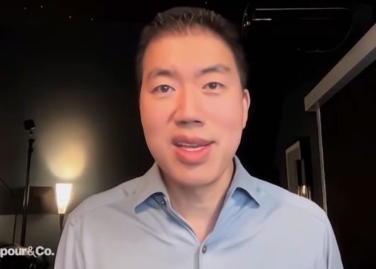 PBS와 인터뷰하고 있는 데이비드 리우 하버드 의대 교수. PBS 캡쳐