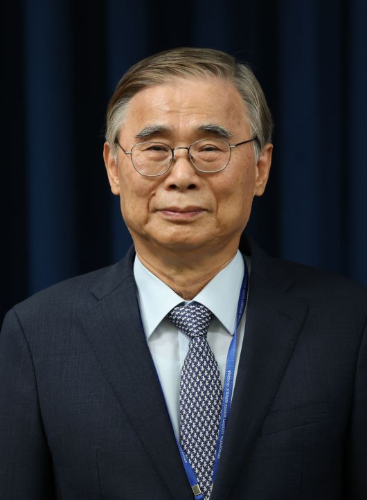 이재명 대통령이 4일 용산 대통령실 청사에서 열린 브리핑에서 이종석 전 통일부 장관을 국가정보원장에 내정했다고 밝혔다. 대통령실사진기자단