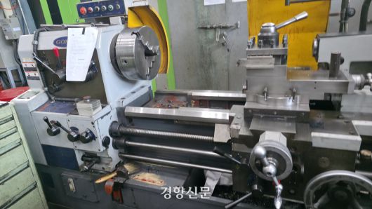 김충현씨가 일하던 선반 기계 모습. 가운데에 회전부와 그를 감싸는 방호울 모습이 보인다. 대책위 제공