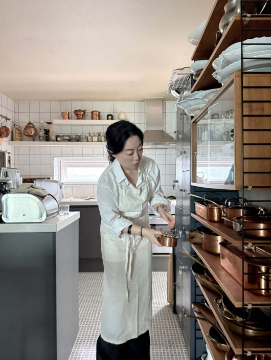 경력 20년 이상의 패션 디자이너 박민지씨의 부엌은 그의 취향과 미적 감각이 농축된 공간이다. 박민지씨 제공