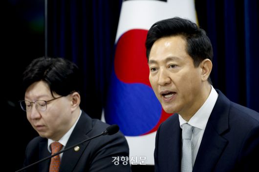 오세훈 서울시장이 지난 3월 19일 서울 종로구 정부서울청사에서 주택시장 안정화 관련 관계 기관 회의를 마치고 기자회견을 하고 있다. 문재원 기자