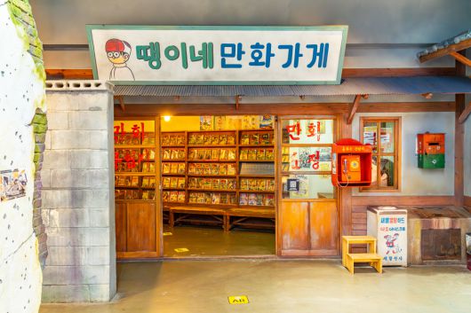한국만화박물관에서는 동심을 자극하는 추억부터 세계로 뻗어나가는 K웹툰의 저력까지 만날 수 있다.