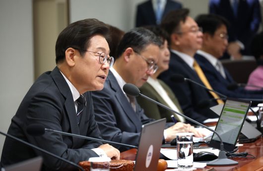 이재명 대통령이 19일 용산 대통령실 청사에서 국무회의를 주재하고 있다. 김창길 기자