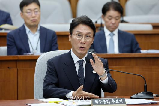 김민석 국무총리 후보자가 24일 국회에서 열린 인사청문회에서 여야 청문위원들의 질의에 답하고 있다. 박민규 선임기자