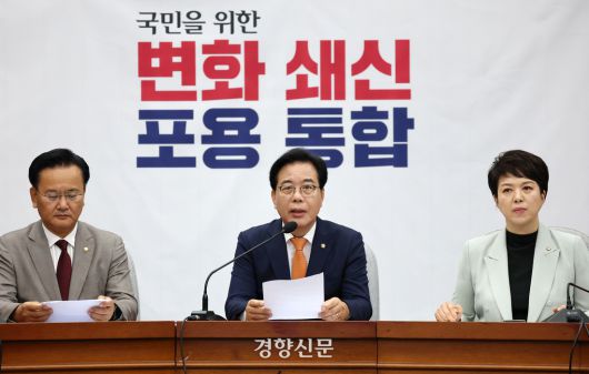 송언석 국민의힘 원내대표가 27일 국회에서 열린 원내대책회의에서 발언하고 있다. 박민규 선임기자