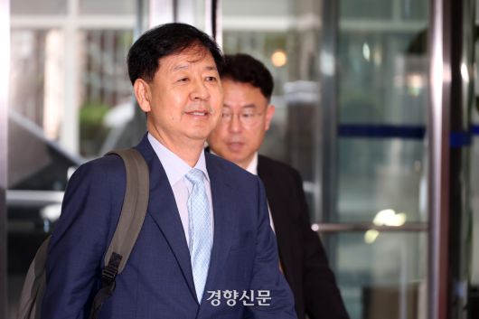 구윤철 경제부총리 겸 기획재정부 장관 후보자가 지난달 30일 서울 중구 예금보험공사에 마련된 인사청문회 준비사무실로 들어서고 있다. 권도현 기자