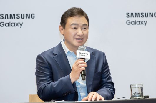 노태문 삼성전자 DX부문장 직무대행 겸 MX사업부장이 9일(현지시간) 미국 뉴욕에서 ‘삼성 갤럭시 언팩 2025’ 행사 후 열린 기자간담회에서 발언하고 있다. 삼성전자 제공