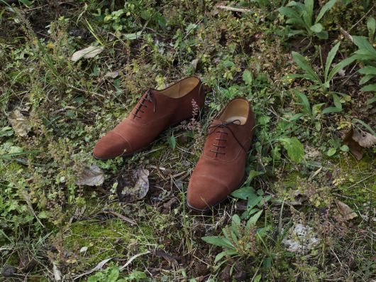 풀밭 위의 구두 Shoes on the Grass / Untitled, 100x75cm, Archival Pigment Print / ⓒ 정희승, 고은깁슨미술관 제공