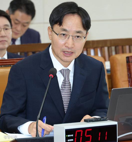 임광현 국세청장 후보자가 국회 기획재정위원회에서 열린 인사청문회에서 발언하고 있다. 권도현 기자 lightroad@kyunghyang.com