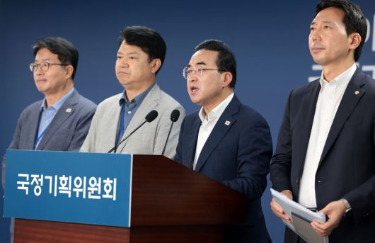 박홍근 국정기획위 기획분과장이 18일 서울 종로구 정부서울청사 창성동 별관에서 전세사기 피해자 간담회 사후 브리핑을 하고 있다. 연합뉴스