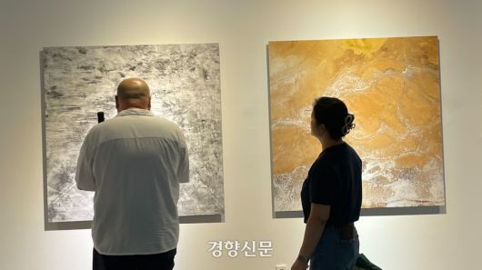 국제공모전 ‘기민한 공상’ 전시에 걸린 제레미 르누아의 작품들. 김창길 기자