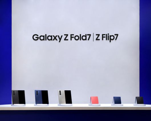 삼성전자의 신형 폴더블 스마트폰인 갤럭시 Z 폴드7(왼쪽)과 플립7. 삼성전자 제공