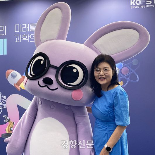 권오남 서울대 수학교육과 교수가 8일 경향신문과 인터뷰 하고 있다.