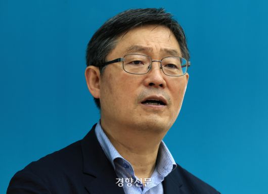 <미중 화폐전쟁>의 저자인 조경엽 전 KB금융 경영연구소장이 7월 21일 서울 경향신문사에서 ‘디지털화폐 부상과 화폐전쟁’ 등과 관련해 인터뷰하고 있다. 서성일 선임기자