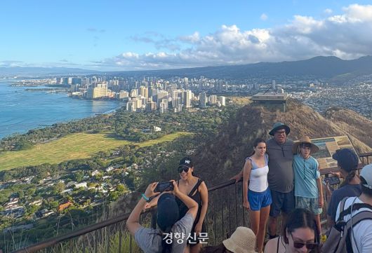 오아후의 파노라마 뷰를 만끽할 수 있는 레아히 트레킹은 하와이 관광 필수 코스로 통한다.