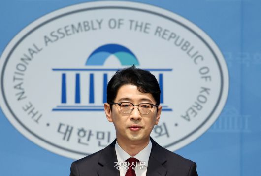 국민의힘 당대표 출마 선언한 주진우 의원이 지난달 24일 국회 소통관에서 출마기자회견을 하고 있다.  박민규 선임기자