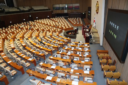 5일 국회 본회의에서  ‘방송3법(방송법·방송문화진흥회법·한국교육방송공사법 개정안)’ 중 방송법 일부개정법률안에 대한 무제한토론이 진행되고 있다. 박민규 선임기자