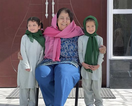 아프가니스탄 카불에 여학교를 설립하고 여성 교육에 헌신해온 라지아 잔 여사. 라지아의 희망의 빛 재단