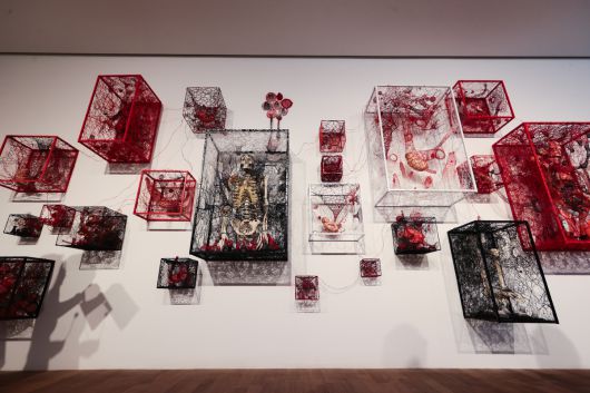 지난달 25일 서울 종로구 가나아트센터에서 열린 시오타 치하루 개인전 ‘Return to Earth’에 전시된 ‘The Self in Others’ 연작.  연합뉴스