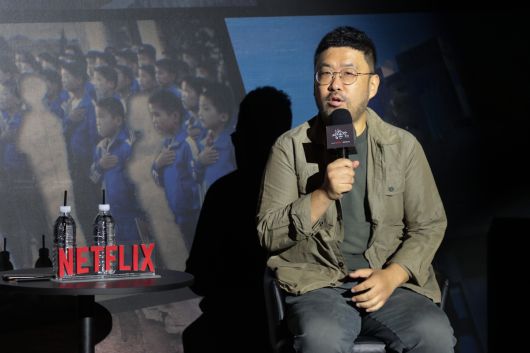 조성현 PD가 13일 서울 용산구 CGV 용산아이파크몰점에서 열린 넷플릭스 다큐멘터리 시리즈 <나는 생존자다> 제작발표회에서 인사말을 하고 있다. 연합뉴스