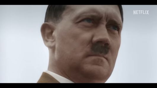 넷플릭스 다큐멘터리 시리즈  <제2차 세계대전 : 최전선에서> 아돌프 히틀러의 모습. 예고영상 갈무리