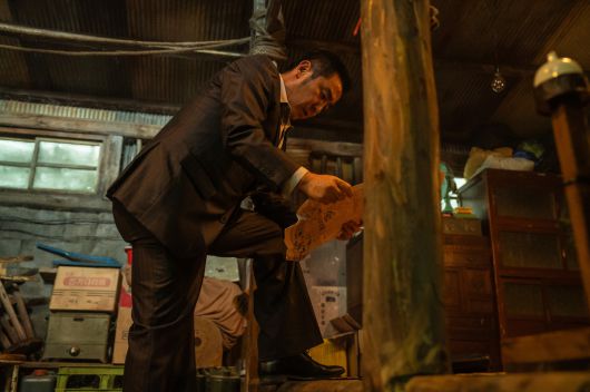 디즈니+ 오리지널 시리즈 <파인:촌뜨기들>의 한 장면. 월트디즈니컴퍼니코리아 제공