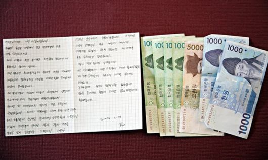 2014년 가수 이효리씨가 쌍용차 해고자 등 노동자들을 위한 모금운동에 동참하기 위해 아름다운재단에 보낸 자필 편지와 현금 4만7000원. 당시 모금에 사용된 봉투들이 노란색이었던 데서 노란봉투법이 탄생했다. 아름다운 재단 제공